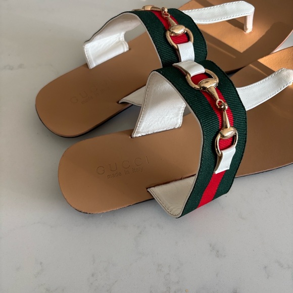 Gucci Women's Sandals with Red and Green Accents - Picture 4 of 6